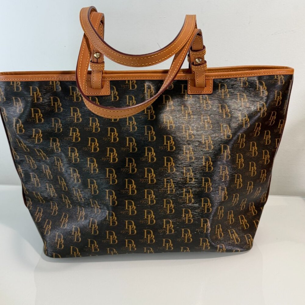 Dooney and Bourke 1975 Black & Tan Logo Tote Bag - Picture 2 of 16